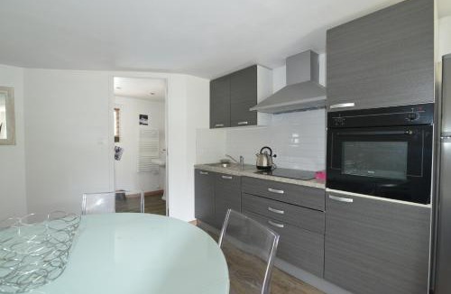 Saint-Victor-la-Coste Apartment | Le Gecko