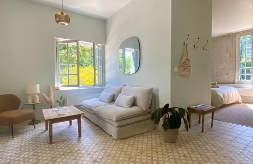 Saint-Clement-des-Levees Apartment | Le Gite du Clos des Levées