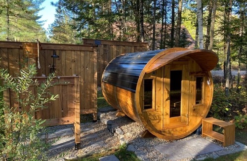 Mansfield-et-Pontefract Ski Chalet | Le Godendard - waterfront + sauna & wood fireplace