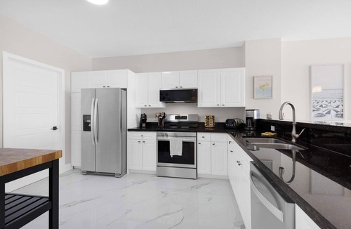 Sunny Isles Beach Apartment | Le Golden Bay 902 STR-00876