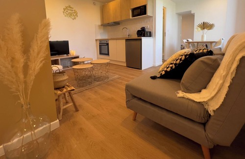 Montlucon Apartment | Le Golden Cocoon