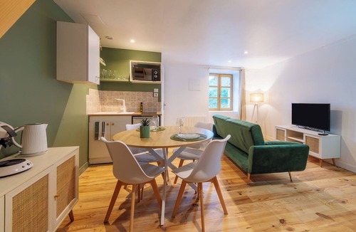 Sainte-Suzanne-and-Chammes Apartment | Le Grenier à Sel - Centre historique