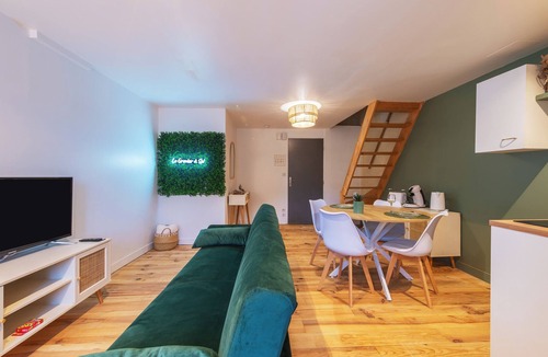 Sainte-Suzanne-and-Chammes Apartment | Le Grenier à Sel - Centre historique