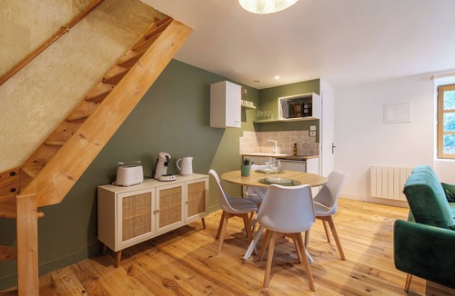 Sainte-Suzanne-and-Chammes Apartment | Le Grenier à Sel - Centre historique