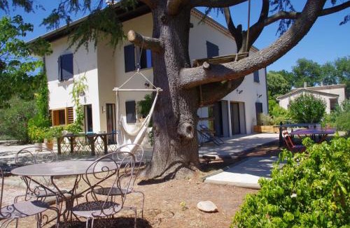 Bourg-Saint-Andeol Bed & Breakfast | Le Grand Cèdre - 2 Chambres d'hôtes - Sud Ardèche