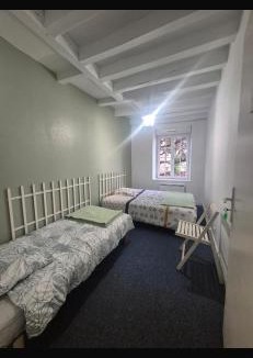 Souligne-sous-Ballon House | Le grand chêne