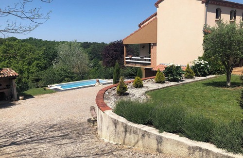 Graulhet Apartment | Le Grand Cocon de Nabeillou, Gîte à la Campagne Avec Piscine