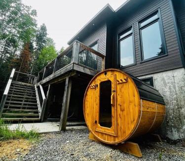 Saint Zenon Apartment | Le Grand Duc- SPA- Kayaks- bord Rivière Noire- VTT- Motoneige- Randonnée