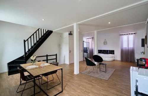 Tourcoing Hotel | Le grand duplex balneo 10 minutes de la gare
