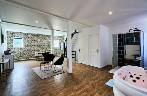 Tourcoing Hotel | Le grand duplex balneo 10 minutes de la gare