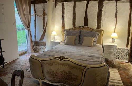 Lorris Bed & Breakfast | Le Grand Faubourg les Gîtes Ecurie et La Faïencerie