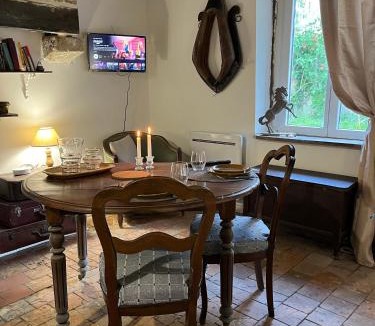 Lorris Bed & Breakfast | Le Grand Faubourg les Gîtes Ecurie et La Faïencerie