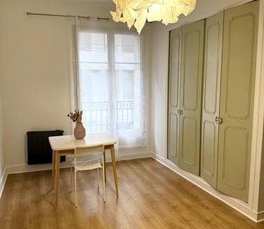 19th Arrondissement Apartment | Le Grand Jaures 8 Personnes PARIS