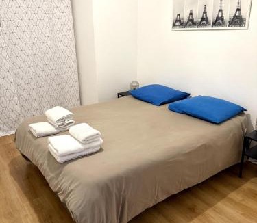 19th Arrondissement Apartment | Le Grand Jaures 8 Personnes PARIS