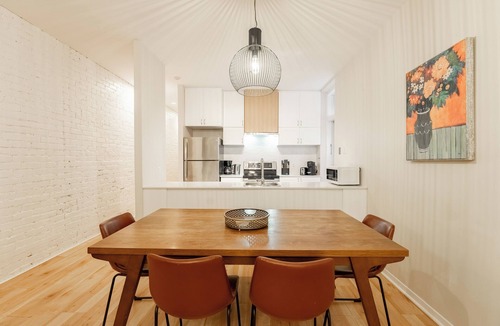 Milton Park Apartment | Le Grand MTL ✦ Charming ♥ Terrace ☼ Parking