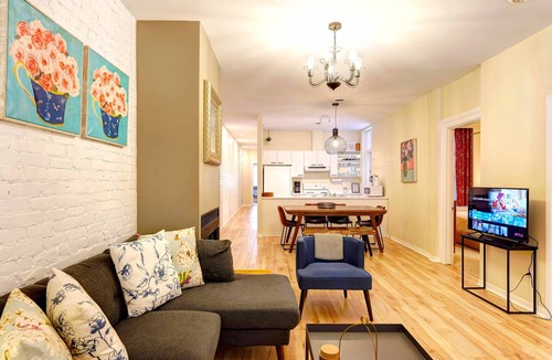 Milton Park Apartment | Le Grand MTL ✦ Charming ♥ Terrace ☼ Parking