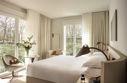 Vineuil-Saint-Firmin Hotel | Le Grand Pavillon Chantilly