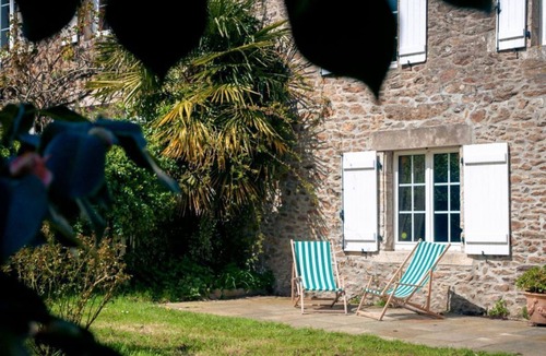 Ploubalay House | Le Grand Portail Blanc