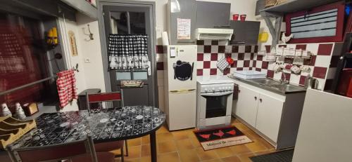 Congis-sur-Therouanne Apartment | Le "GRAND VOYEUX" STUDIO cosy, avec MEZZANINE - Gîte Indépendant de plain pied avec jardin, barbecue braséro Parking Wifi Netflix
