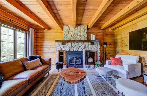 Grandes-Piles Ski Chalet | Le Grandes-Piles navigable river spa and ski