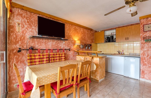 Le Grau-Du-Roi Apartment | Le Grau-du-Roi: Apartment with Balcony and Garage