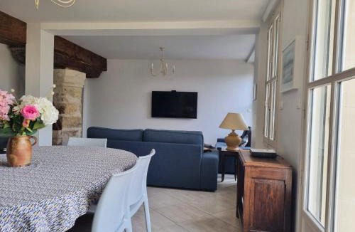 Amboise Apartment | Le Grenier à Sel d'Amboise 5 pers PMR, parking privé, terrasse, maison historique