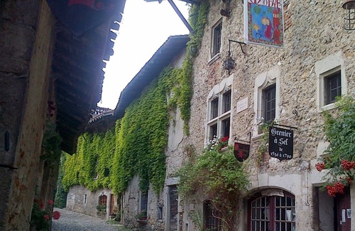 Perouges House | Le Grenier A Sel