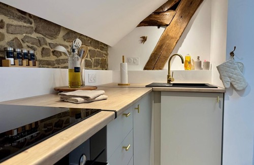 Pontorson Apartment | Le Grenier d'Antan - Near Mont-Saint-Michel