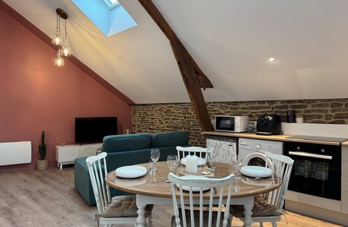 Pontorson Apartment | Le Grenier d'Antan - Near Mont-Saint-Michel