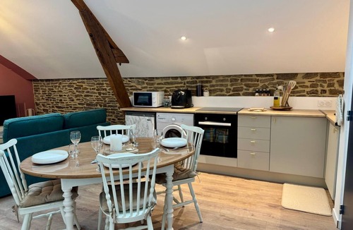 Pontorson Apartment | Le Grenier d'Antan - Near Mont-Saint-Michel