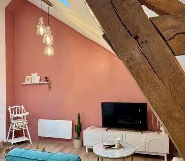 Pontorson Apartment | Le Grenier d'Antan - Near Mont-Saint-Michel