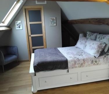 Bordeaux-Saint-Clair Bed & Breakfast | Le Grenier D'Isafil