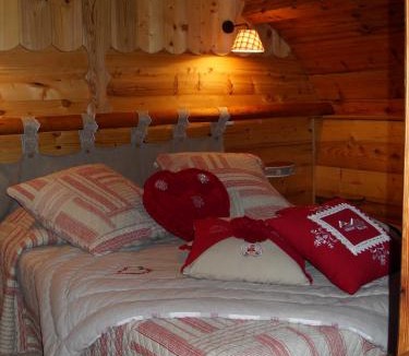 Saint-Paul-en-Chablais Bed & Breakfast | Le Grenier