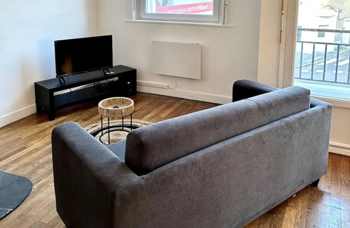 Brequerecque Apartment | Le Grey Spacieux Avec Balcon. Proche du Centre et de la Plage