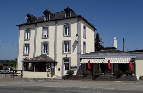 Ambrieres-les-Vallees Hotel | Le Gue de Genes