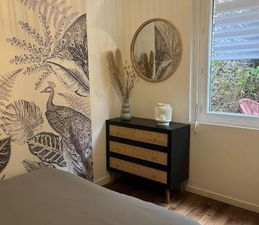 Colombier - Champ de Mars Apartment | Le Gurvand - Appartement à la gare avec jardin