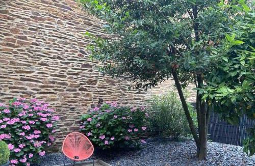 Colombier - Champ de Mars Apartment | Le Gurvand - Appartement à la gare avec jardin