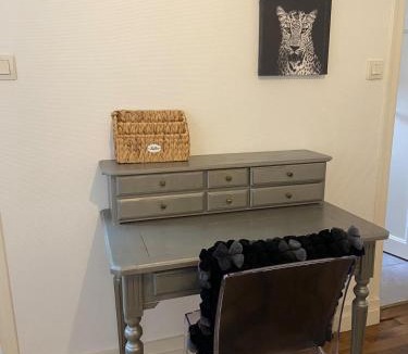 Colombier - Champ de Mars Apartment | Le Gurvand - Appartement à la gare avec jardin