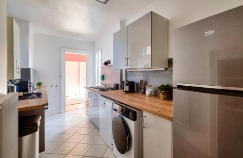 Anatole France Danton Apartment | Le Haussmann LH - Fibre - B'PAM