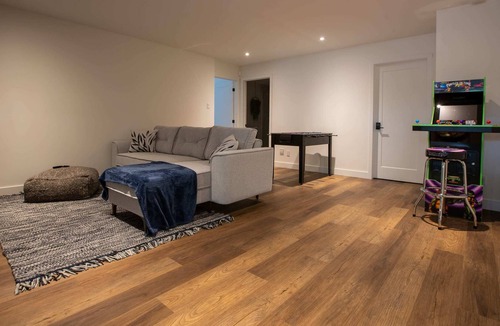 Pine Hill Cabin | Le Highland - Moderne, spa et boisé
