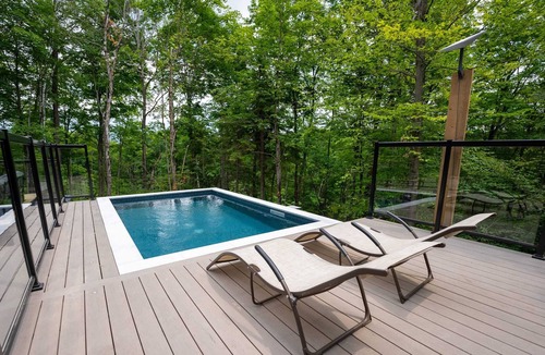 Pine Hill Cabin | Le Highland - Moderne, spa et boisé