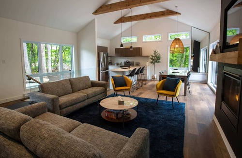 Pine Hill Cabin | Le Highland - Moderne, spa et boisé