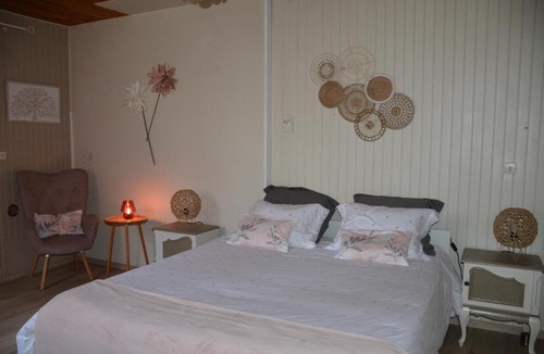 Menesplet Apartment | LE HOME FLEURI MLD