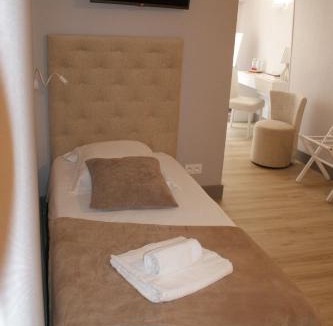 Pays-de-Belves Hotel | Le Home