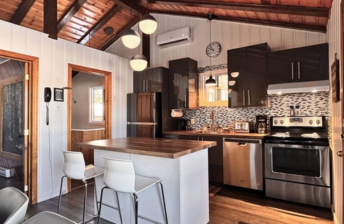 Mandeville Ski Chalet | Le Huard – Cozy Fully Equipped Lakefront Chalet, Spa, Private Beach & Dock