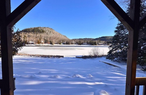 Mandeville Ski Chalet | Le Huard – Cozy Fully Equipped Lakefront Chalet, Spa, Private Beach & Dock