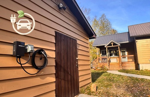 Mandeville Ski Chalet | Le Huard – Cozy Fully Equipped Lakefront Chalet, Spa, Private Beach & Dock
