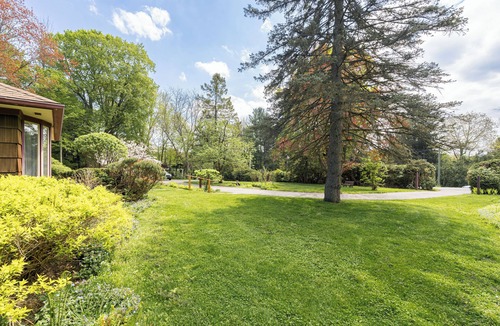 Hudson House | Le Hudson Hideaway | Large Mid Century Bungalow with Ultimate Privacy on 1 Acre