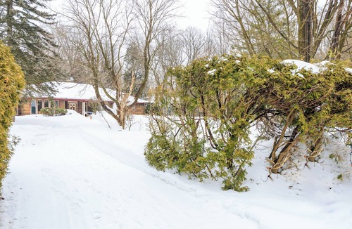 Hudson House | Le Hudson Hideaway | Large Mid Century Bungalow with Ultimate Privacy on 1 Acre