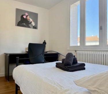 Jacob-Bellecombette Apartment | Le Jacobin - 3 Chambres, Balcon & Parking